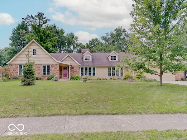 975 Williamsburg LN, Zionsville, IN 46077
