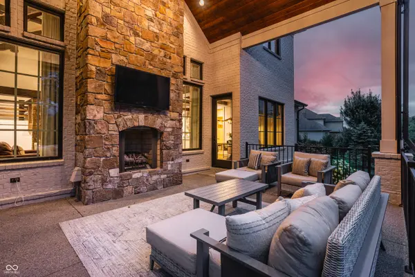 6702 Berkley CT, Zionsville, IN 46077