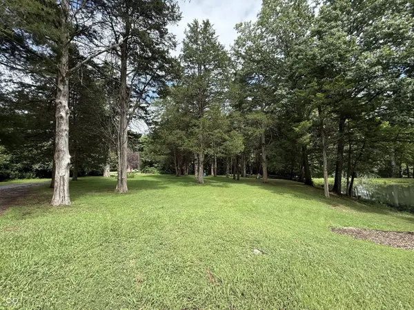 5684 Paradise, Martinsville, IN 46151
