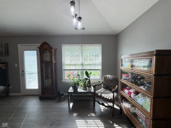 122 Sunrise LN, Lizton, IN 46149