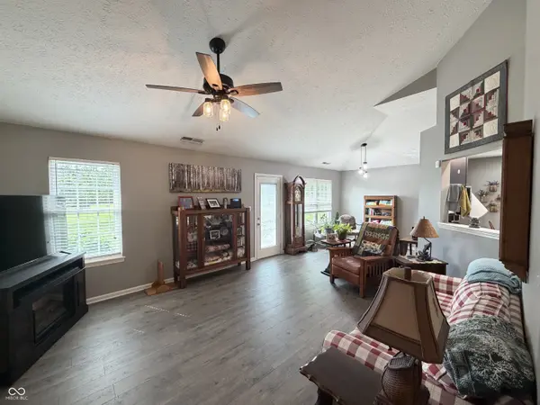 122 Sunrise LN, Lizton, IN 46149