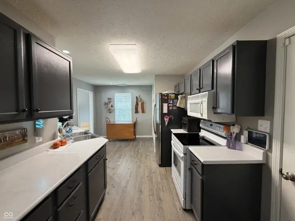 122 Sunrise LN, Lizton, IN 46149