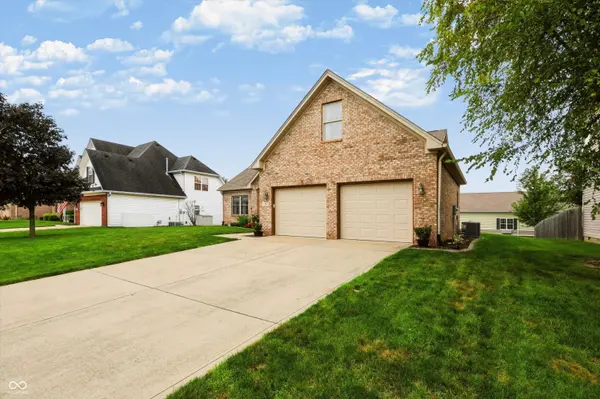 40 Decourcy LN, Franklin, IN 46131
