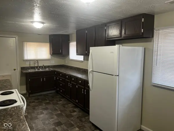 1041 W Hendricks AVE, Shelbyville, IN 46176