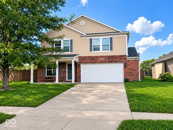 679 Greenway ST, Greenwood, IN 46143