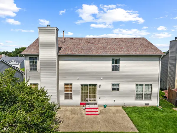 905 Lionshead LN, Greenwood, IN 46143