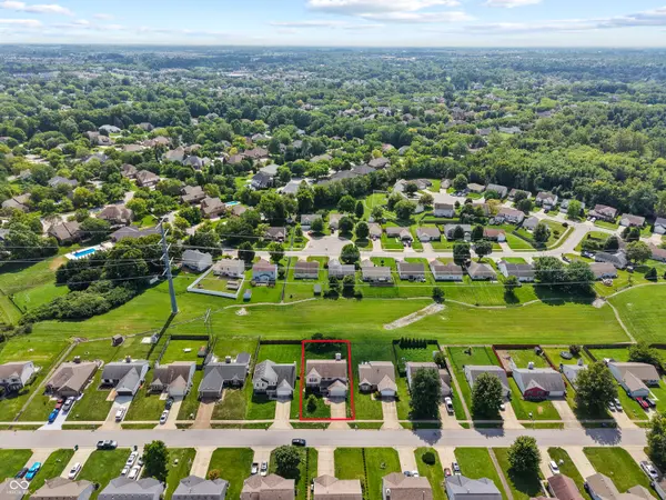 905 Lionshead LN, Greenwood, IN 46143