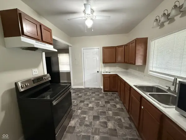 723 1st ST, Shelbyville, IN 46176
