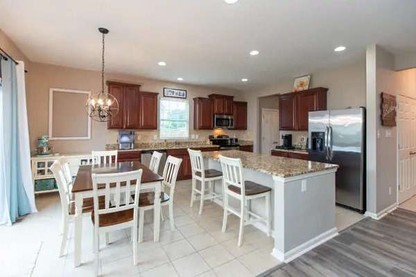 1637 Kilkenny DR, Avon, IN 46123