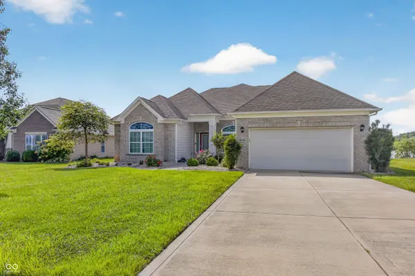 6134 Pelican LN, Columbus, IN 47201