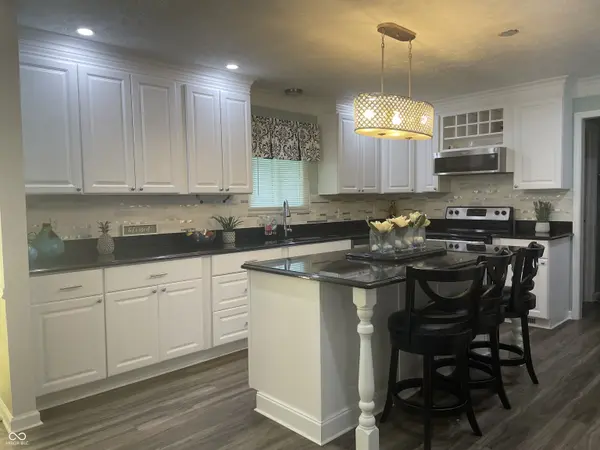 8029 Vineyard DR, Indianapolis, IN 46260