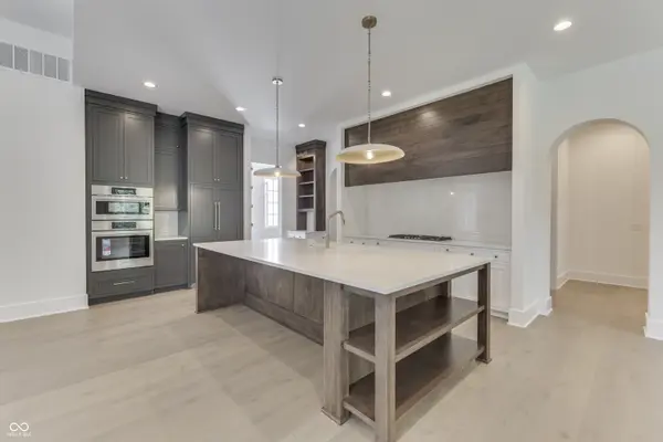 10880 Dartmoor CT, Zionsville, IN 46077