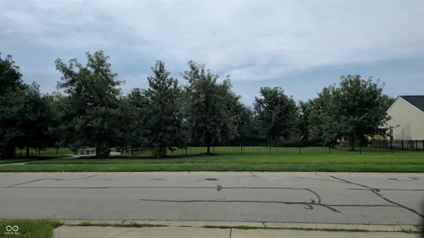 6116 Pebblebrooke RD, Whitestown, IN 46075