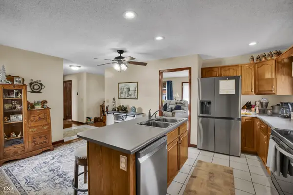 5195 N Camelot WAY, North Vernon, IN 47265