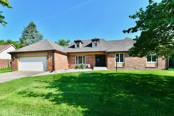 3190 Greensview DR, Greenwood, IN 46143
