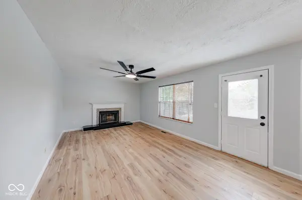 2042 Thousand Oaks BLVD, Indianapolis, IN 46214
