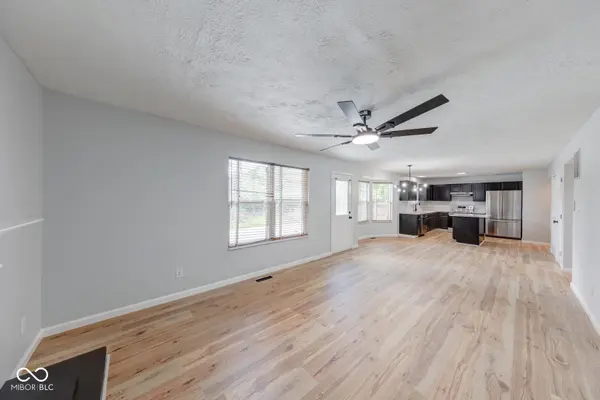 2042 Thousand Oaks BLVD, Indianapolis, IN 46214