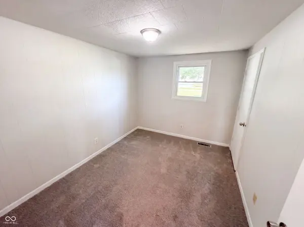 2584 E Phylbeck AVE, Terre Haute, IN 47805