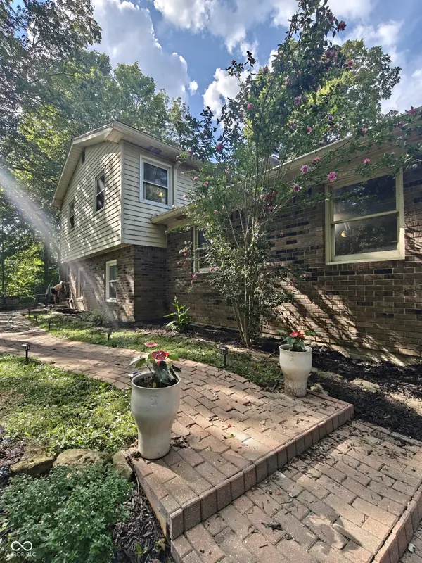 532 E Timberbrook EST, Shelbyville, IN 46176