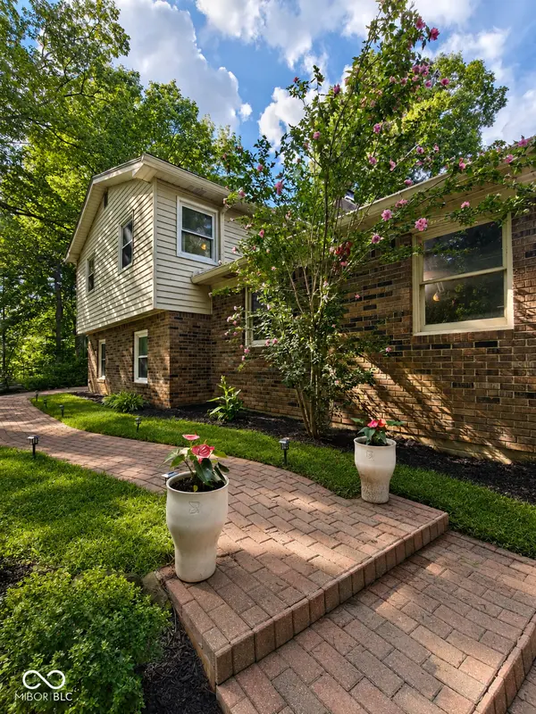 532 E Timberbrook EST, Shelbyville, IN 46176