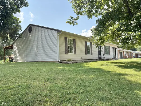 8862 N Shawnee DR, Columbus, IN 47201
