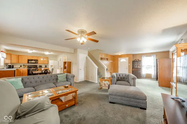 502 Streamside DR, Greenfield, IN 46140