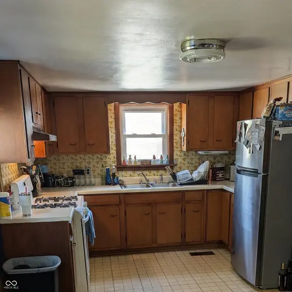 121 S High ST, Jamestown, IN 46147
