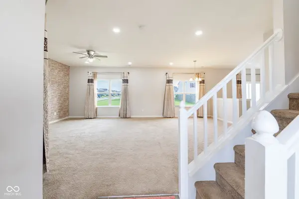 899 Briarstone DR, Greenwood, IN 46143