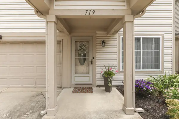 719 Mountain Pine DR, Greenwood, IN 46143
