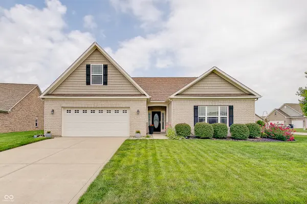 4602 W Dane CT, New Palestine, IN 46163