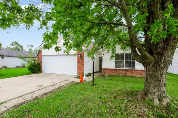 1543 Sanner DR, Greenwood, IN 46143