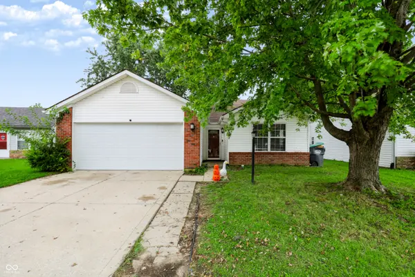 1543 Sanner DR, Greenwood, IN 46143