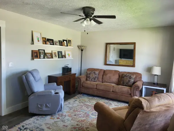 408 W 3rd ST, Lizton, IN 46149