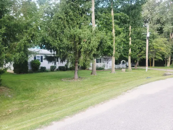 592 N Paradise DR, Rochester, IN 46975