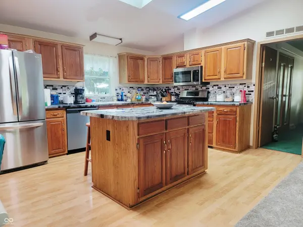 592 N Paradise DR, Rochester, IN 46975