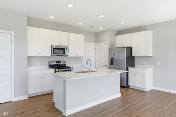 221 Switchgrass LN, Whiteland, IN 46184