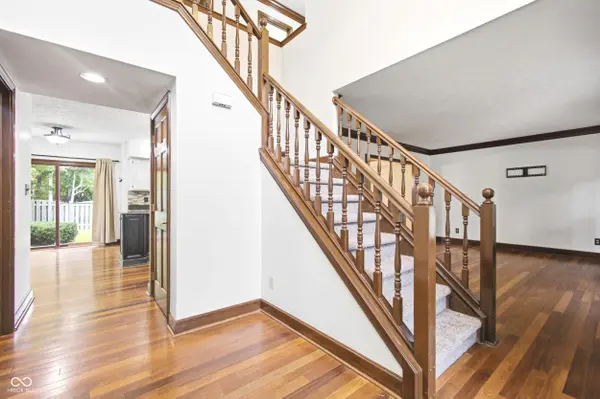738 Howe DR, Carmel, IN 46032