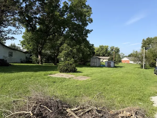 130 S Railroad ST, Whiteland, IN 46184