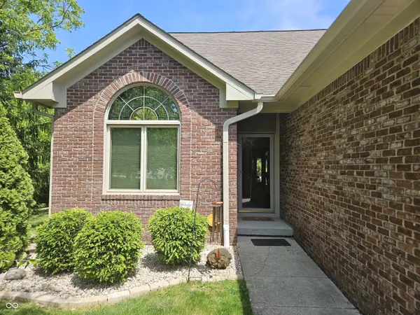 1755 Walnut TRCE, Greenfield, IN 46140