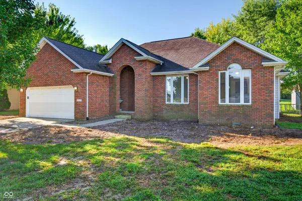 6009 E Pioneer PL, Columbus, IN 47203