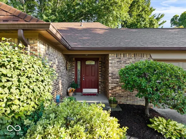 850 W Oakwood DR, Greenwood, IN 46142