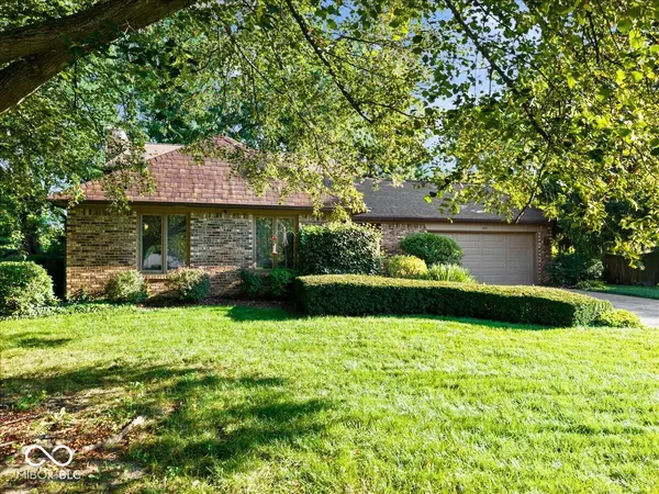 850 W Oakwood DR, Greenwood, IN 46142