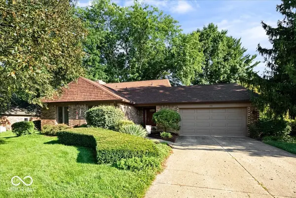 850 W Oakwood DR, Greenwood, IN 46142