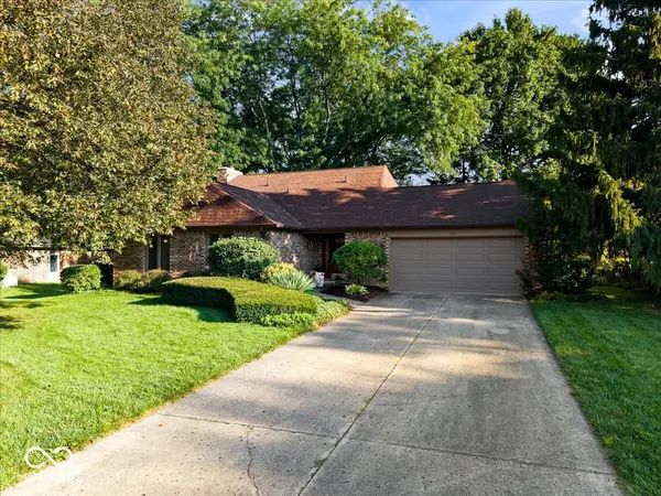 850 W Oakwood DR, Greenwood, IN 46142