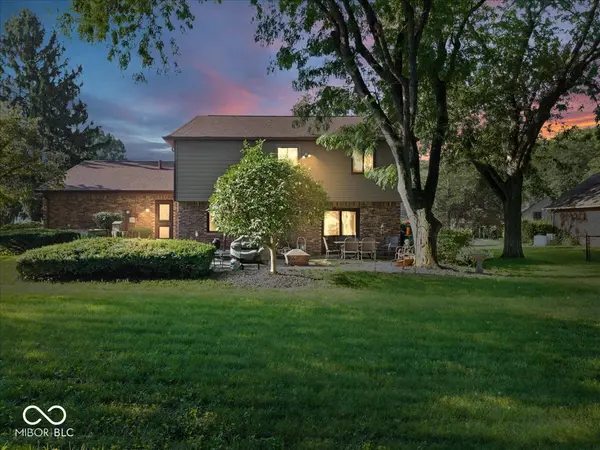 850 W Oakwood DR, Greenwood, IN 46142