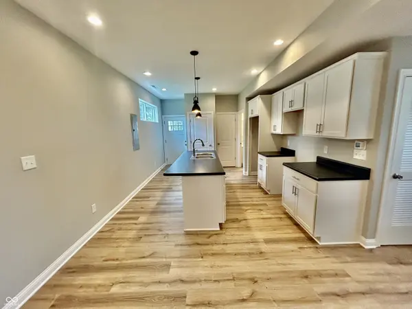 924 N Oakland AVE, Indianapolis, IN 46201