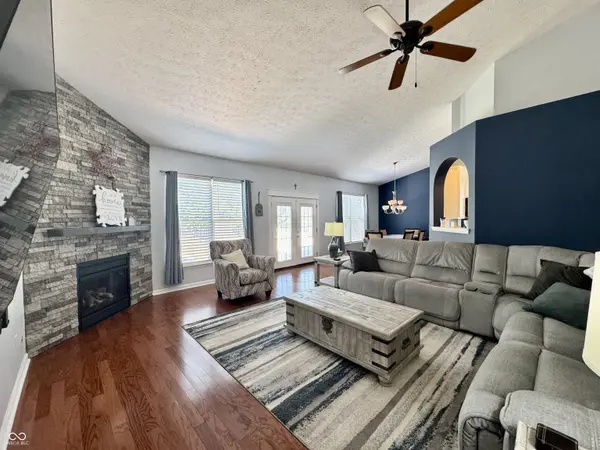 568 Georgetown RD, Greenwood, IN 46142
