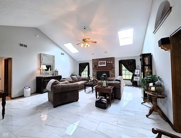 293 E Woodfield LN, Mooresville, IN 46158