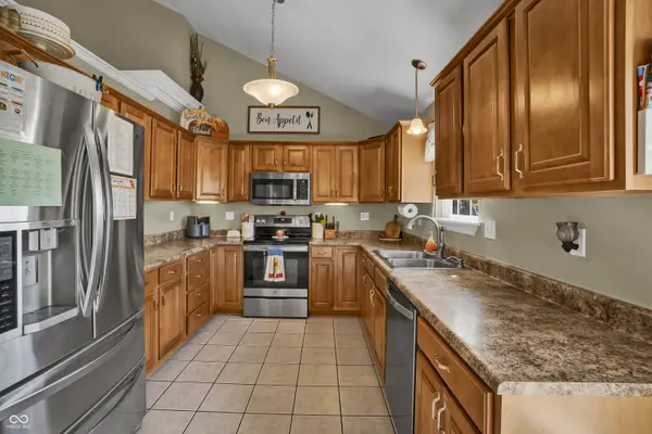 1906 Beverly BLVD, Seymour, IN 47274