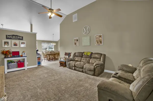 1906 Beverly BLVD, Seymour, IN 47274